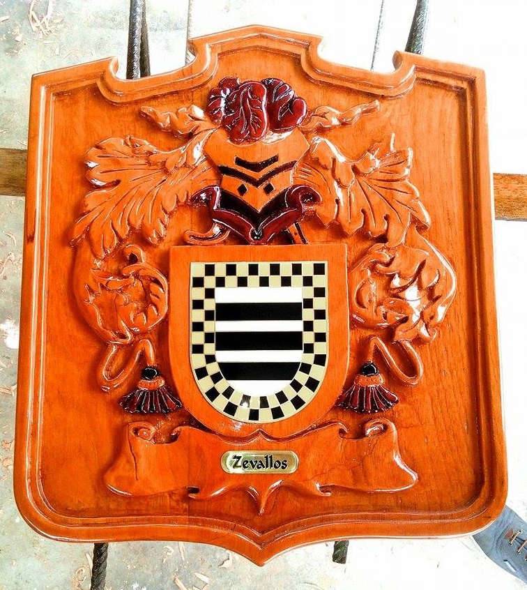 ESCUDOS HERALDICOS TALLADOS EN MADERA